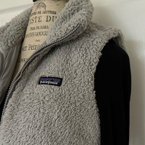 Patagonia brand womens sherpa vest. GUC. Size small.